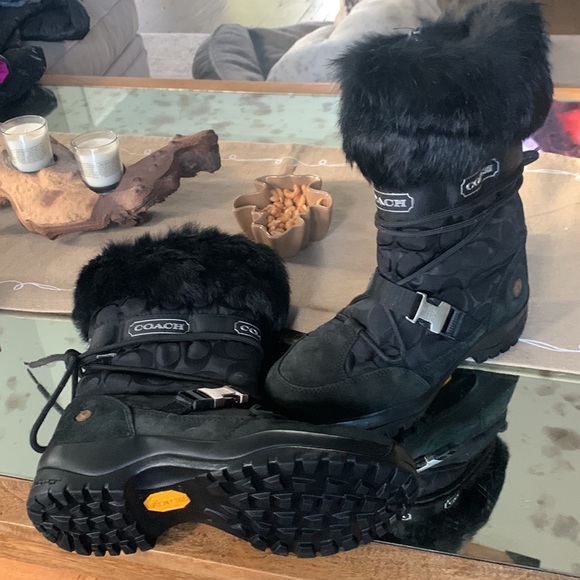 Coach snow boots with fur trim - Picture 3 of 3